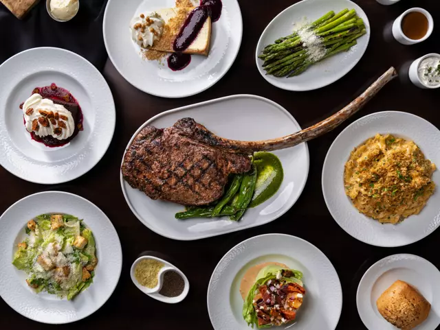 Piatti del TENDER steakhouse + lounge al Luxor di Las Vegas