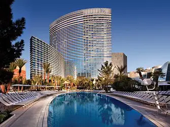 Piscina e hotel ARIA a Las Vegas