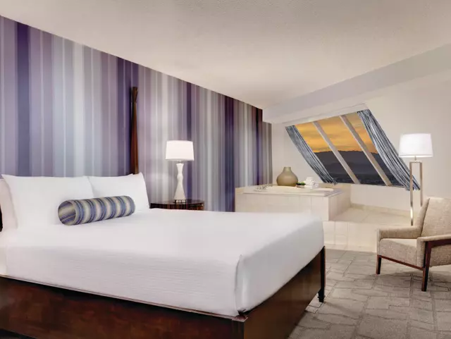 Suite angolare Pyramid del Luxor Hotel a Las Vegas